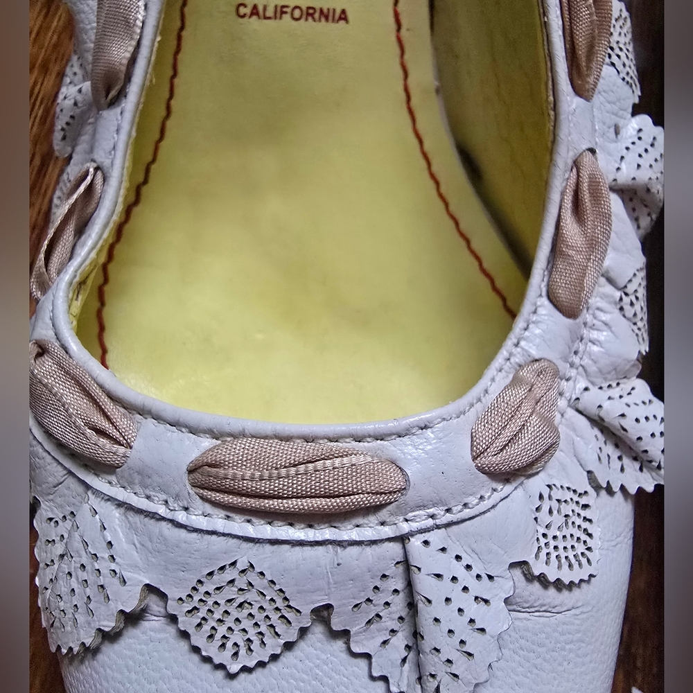 Vintage Genuine Leather Kitten Heel Pumps With Bow Detail - Size 38 / 7.5 - Picture 5 of 13